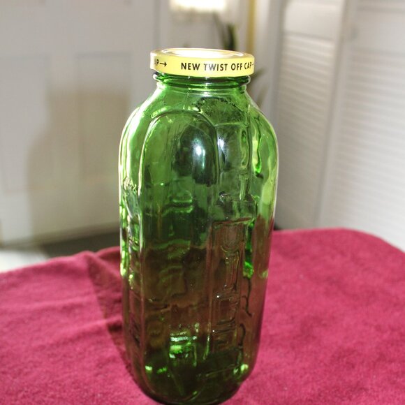 Vintage Green Glass Refrigerator Juice & Water Bottle measurements to 40 oz - Picture 1 of 4